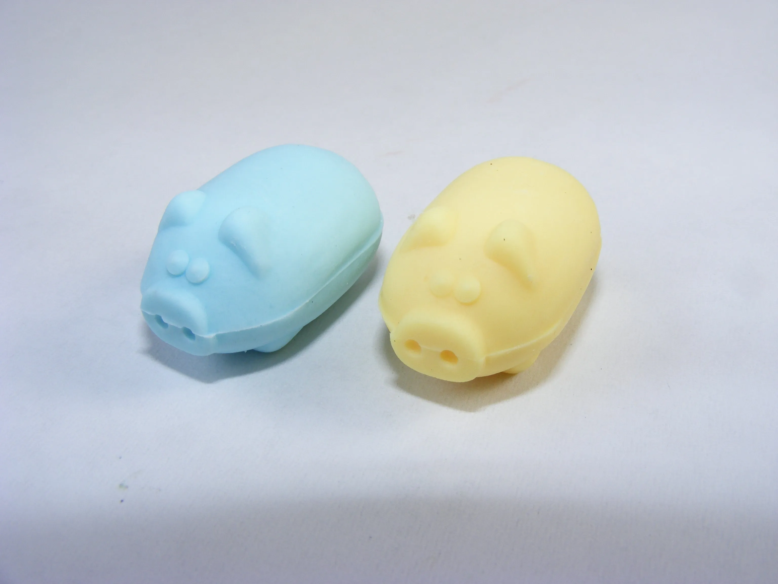 381921 DOUBLE MINI PIG ERASERS-20