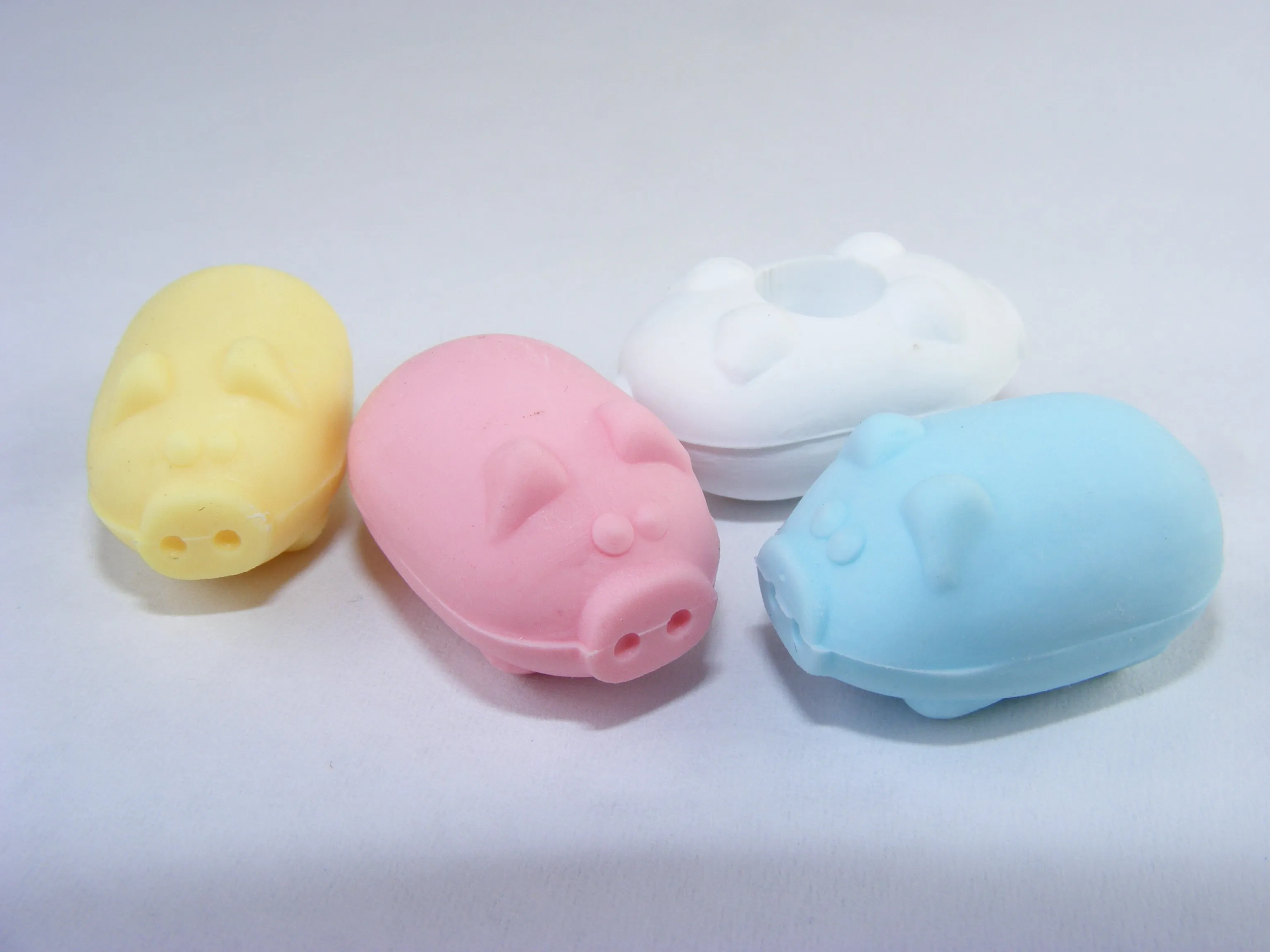 381921 DOUBLE MINI PIG ERASERS-20