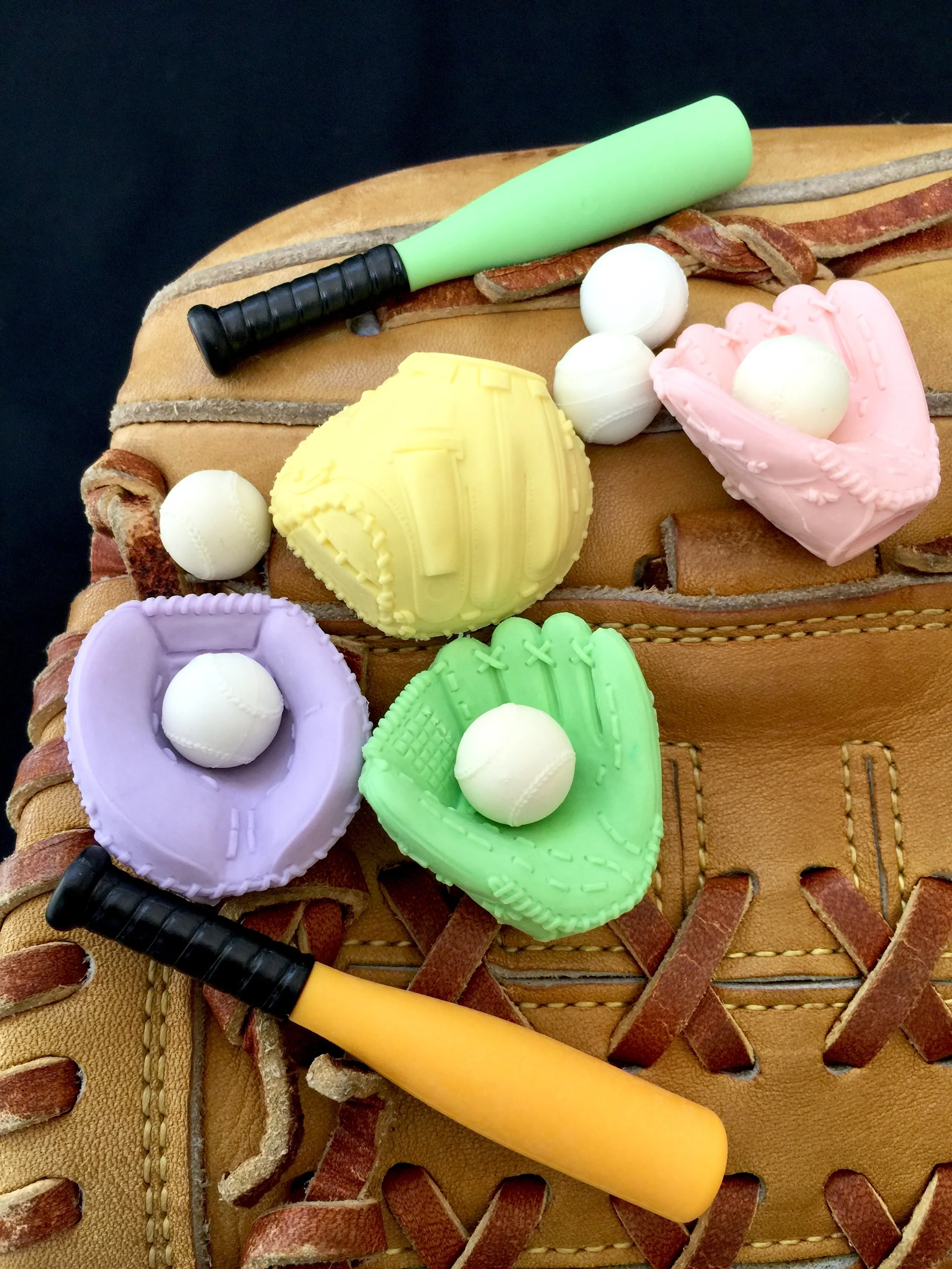 38194 IWAKO BASEBALL ERASERS-60