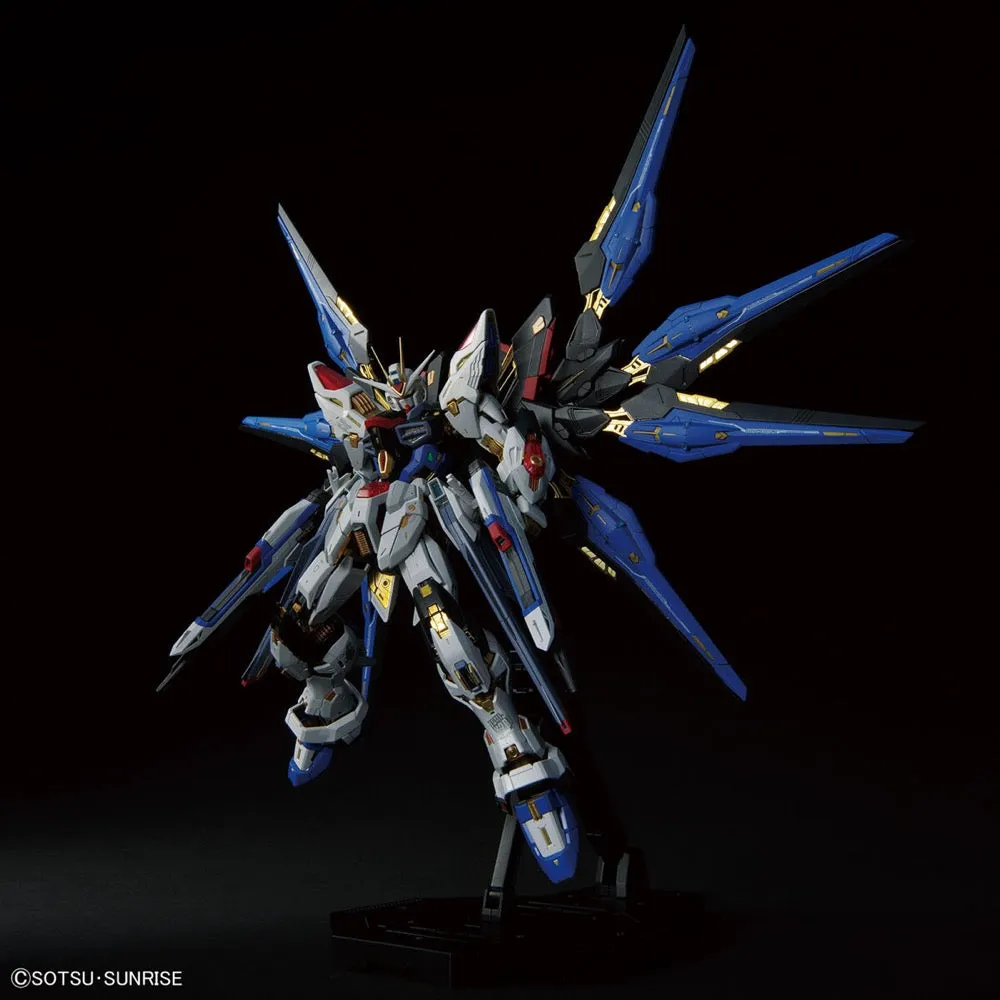 Bandai 5063368 MGEX 1/100 Strike Freedom Gundam