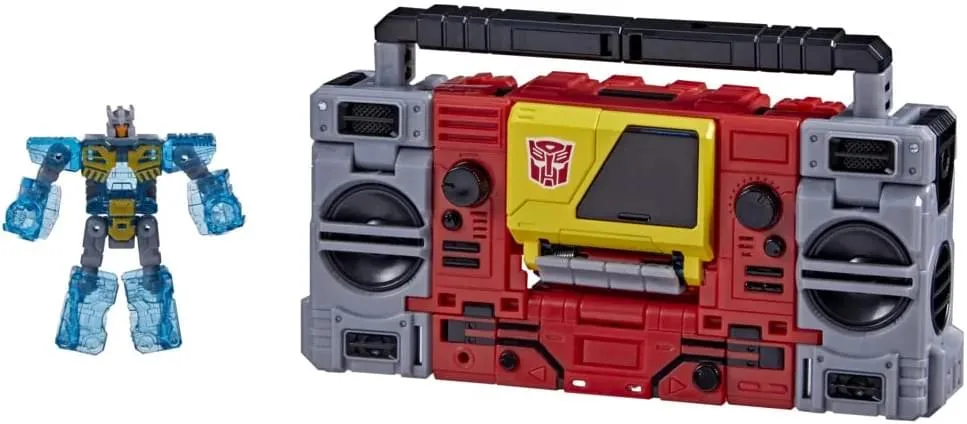 Transformers Generations War for Cybertron Kingdom | Autobot Blaster & Eject