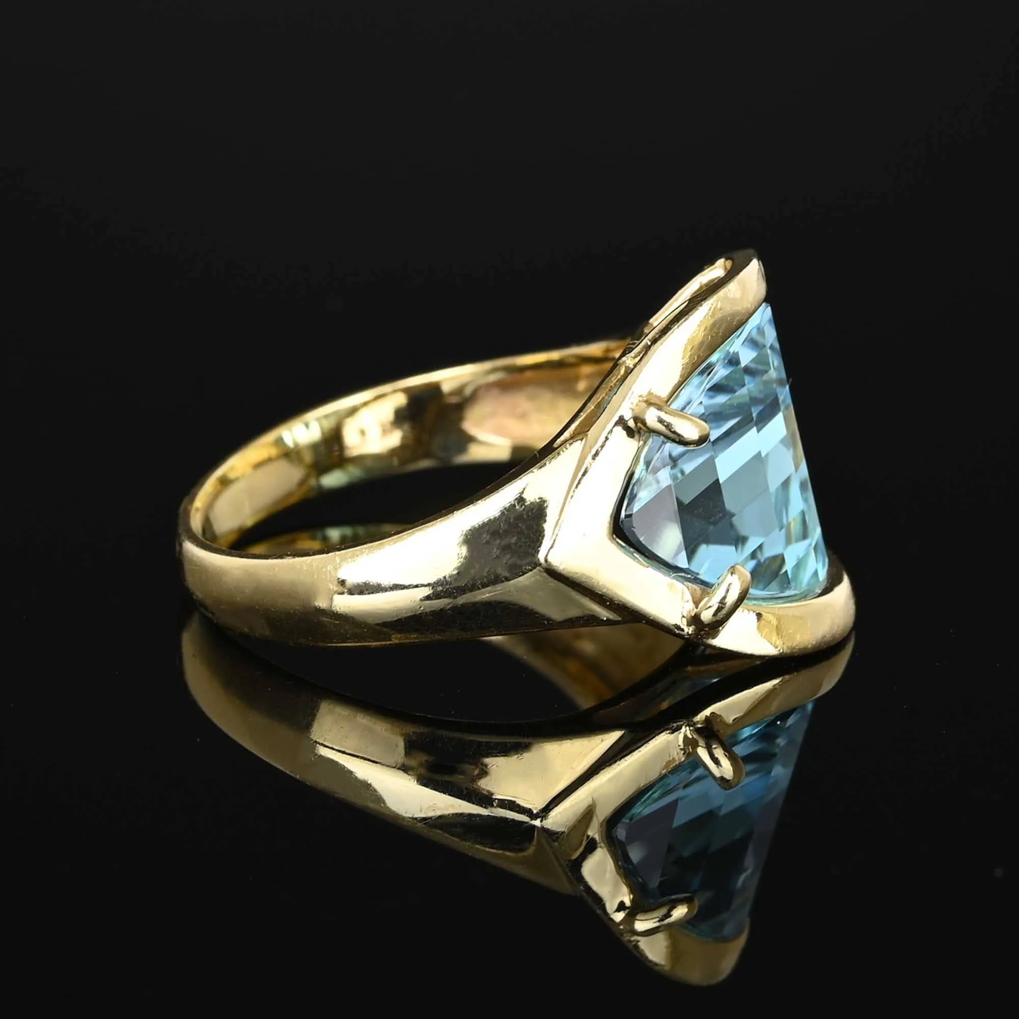 Vintage Checkerboard Blue Topaz Ring in 14K Gold