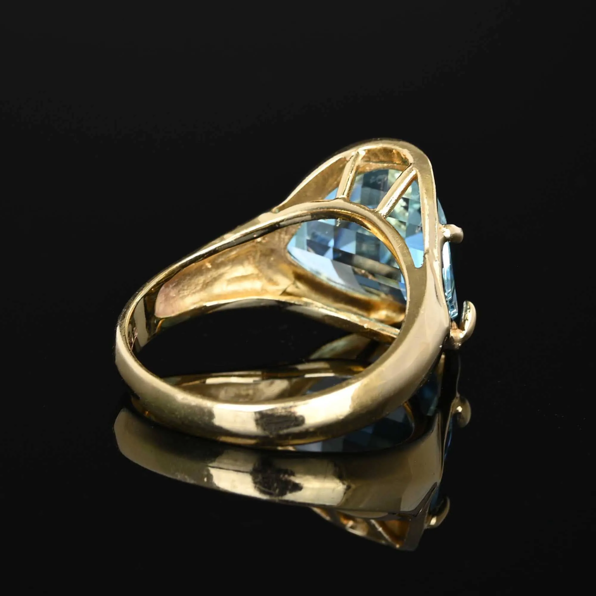 Vintage Checkerboard Blue Topaz Ring in 14K Gold